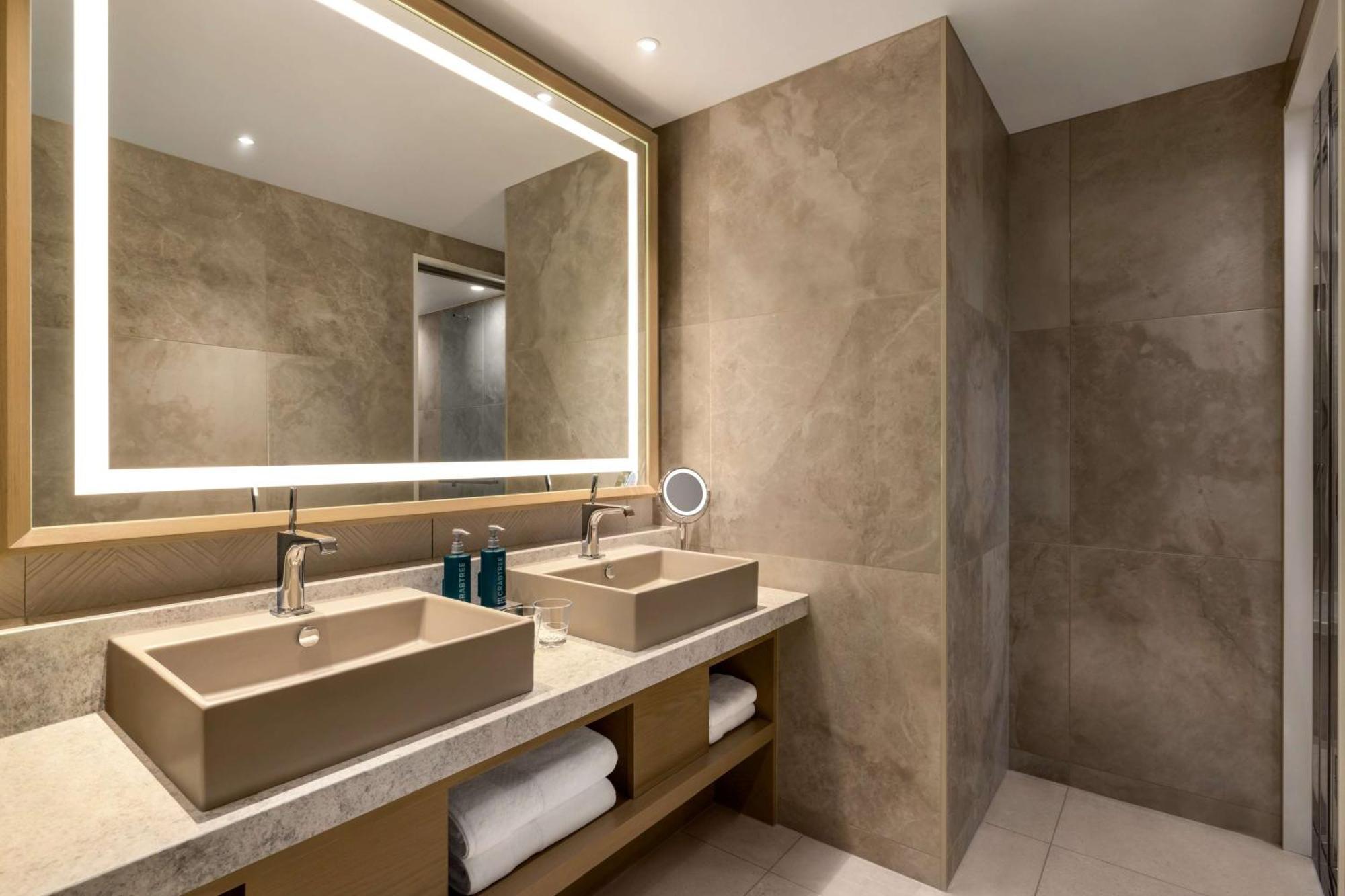 Doubletree By Hilton Toyama酒店 外观 照片
